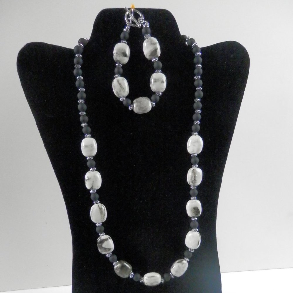 Natural Stone Howlite Necklace & Bracelet Set